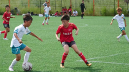 延吉市在这项国际青少年足球邀请赛中夺冠