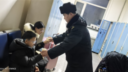 沈铁：暖心守护少年回家路
