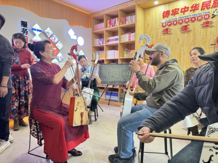 “家门口”的幸福！——多国记者点赞吉林松原社区居民多彩晚年生活