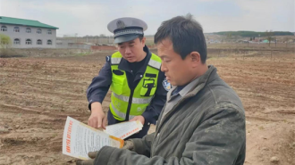 延吉交警深入田间地头 护航春耕交通安全