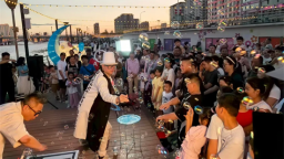 延吉“小外滩”正式启幕 布尔哈通河畔点亮夏日夜生活