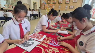 延吉北山小学“班班非遗博物馆”点亮文化和自然遗产日