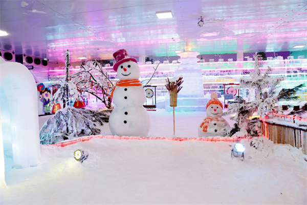延吉山江冰雪小镇：夏日里的冰雪狂欢地_fororder_吉林冰雪小镇1