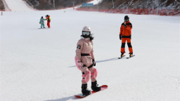新春走基层 | 雪舞迎春年味浓 延吉梦都美滑雪场里乐享新春好时光
