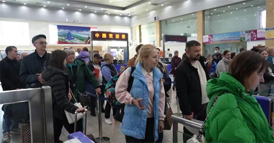 “五一”假期 珲春口岸迎来俄罗斯游客入境高峰_fororder_吉林珲春