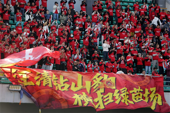 延边州县（市）足球联赛第五轮焦点战 “延吉东北虎”4:0大胜“汪清钻山豹”_fororder_图片 1