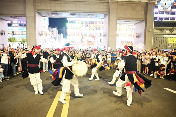 “夏夜遇非遗”燃爆延吉网红弹幕墙！歌舞展演点亮延边之夜_fororder_吉林夏夜2
