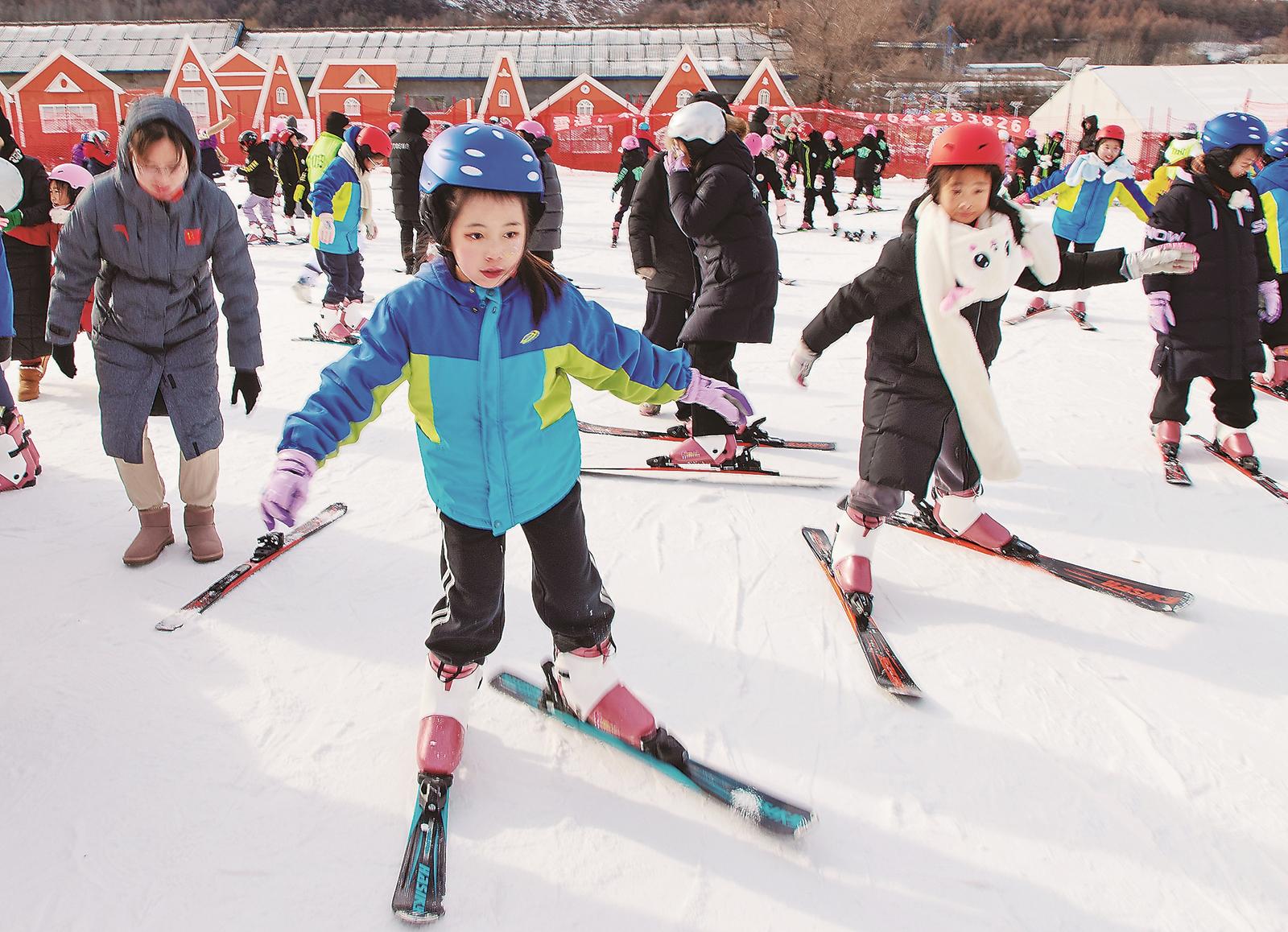 吉林“雪假” 孩子们在冰雪里玩嗨了！