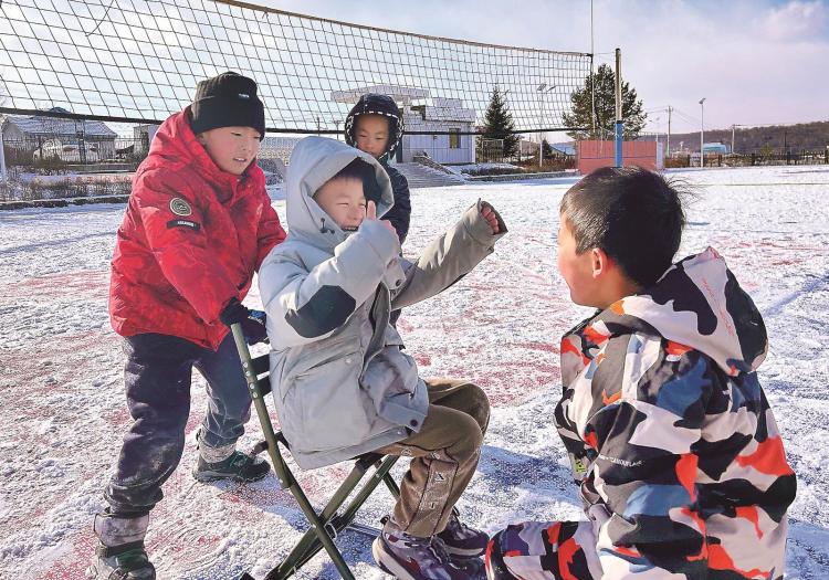 吉林“雪假” 孩子们在冰雪里玩嗨了！