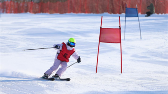 逐雪而行 少年飞驰 延吉市第三届中小学高山滑雪比赛举行
