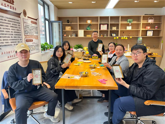 延吉市民昌社区工会匠人馆以纸为媒续写非遗传承新篇章_fororder_吉林工会匠人