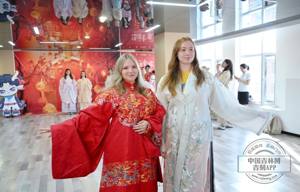包饺子、穿汉服、逛历史名街……中俄青年这场文化约会太戳了！