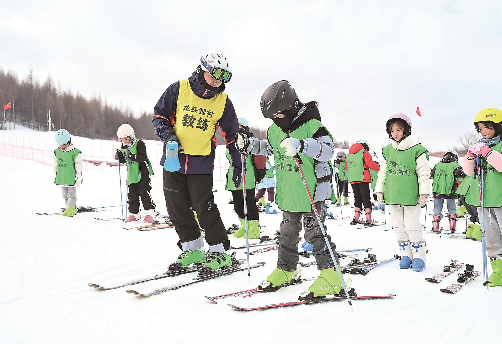 吉林“雪假” 孩子们在冰雪里玩嗨了！