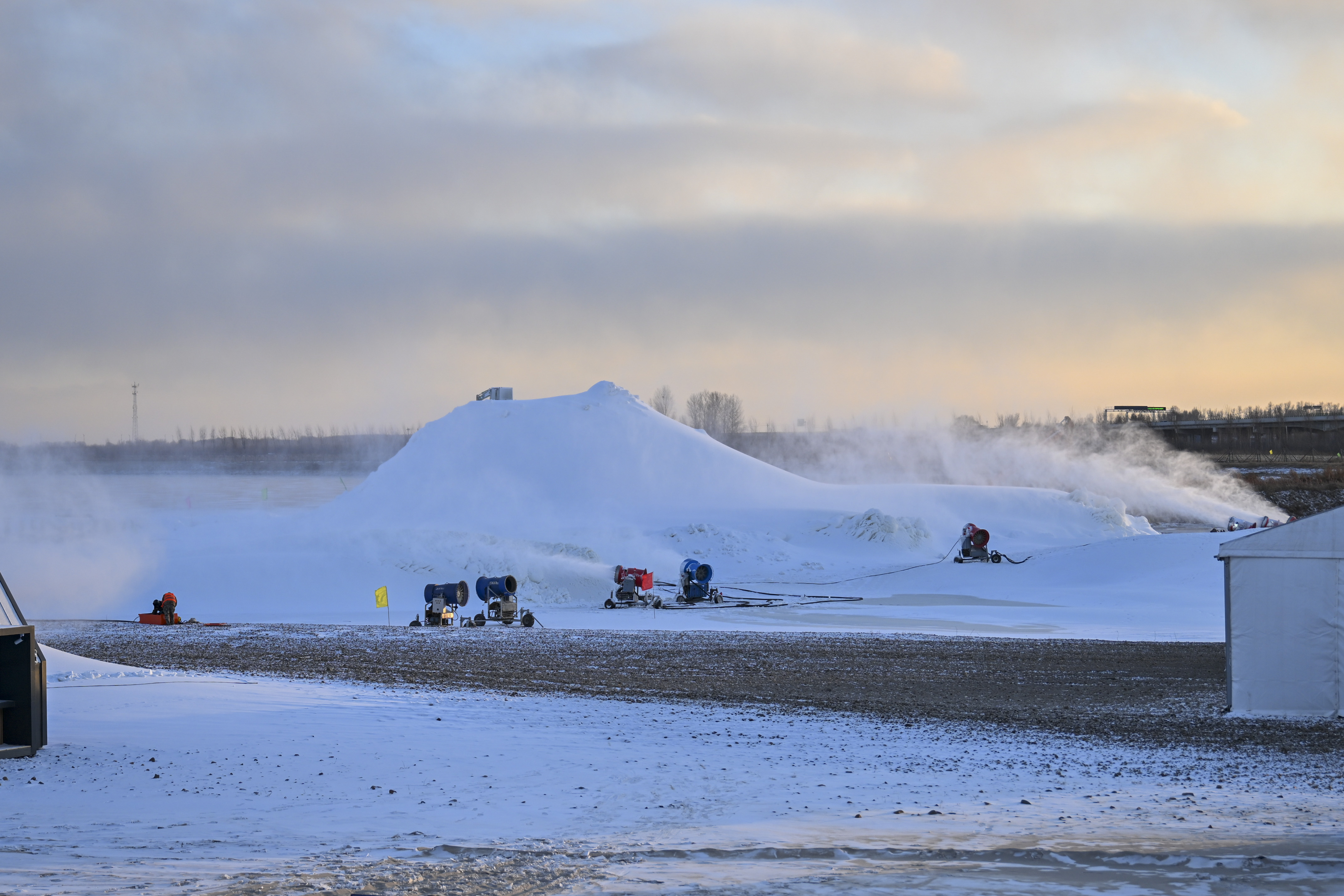 坐标肆季南河！全国首个体育主题冰雪乐园落地
