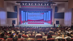 延吉市新兴领域集中授牌仪式暨“两优一先”表彰大会召开
