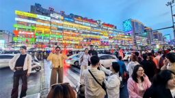 延吉网红墙“五一”掀热潮 引爆城市夜经济