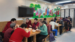 党建引领老年助餐服务 托起老年人“幸福餐盘”