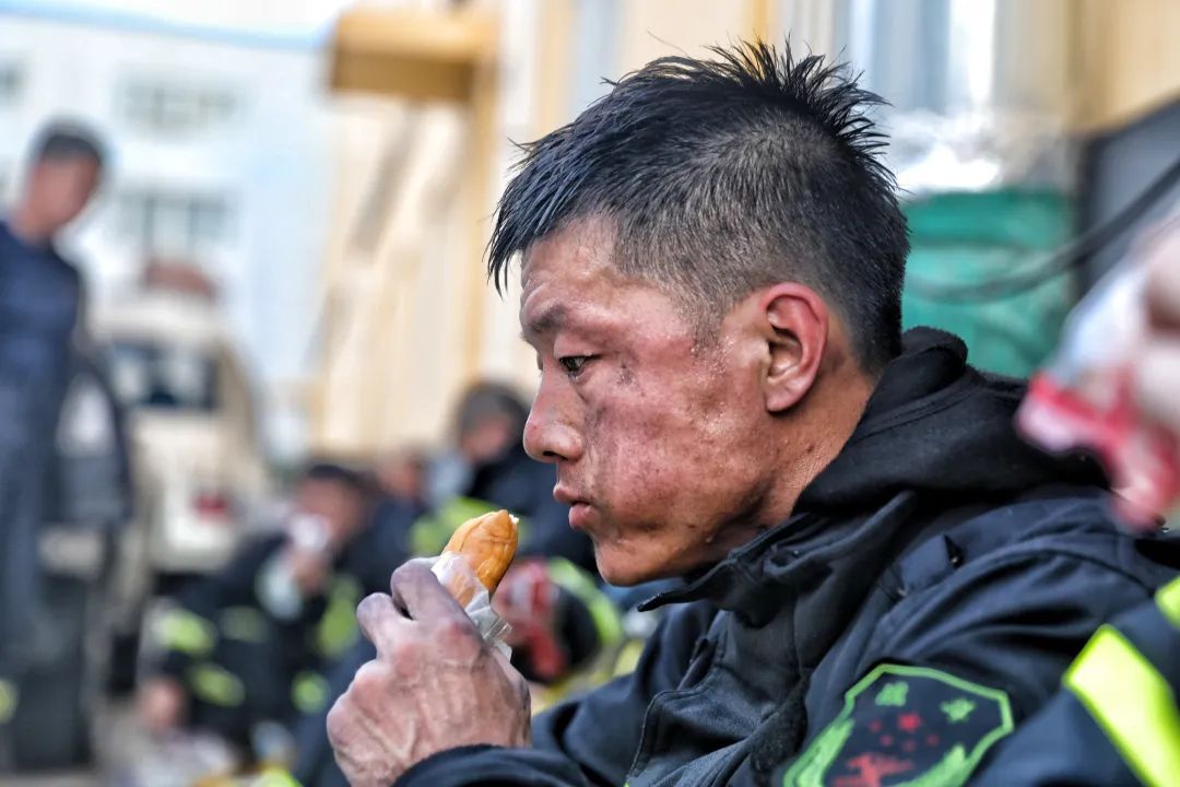 （最美军人专题）中国退役军人丨刘亮：从“橄榄绿”到“火焰蓝”，依然是向险冲锋的战士