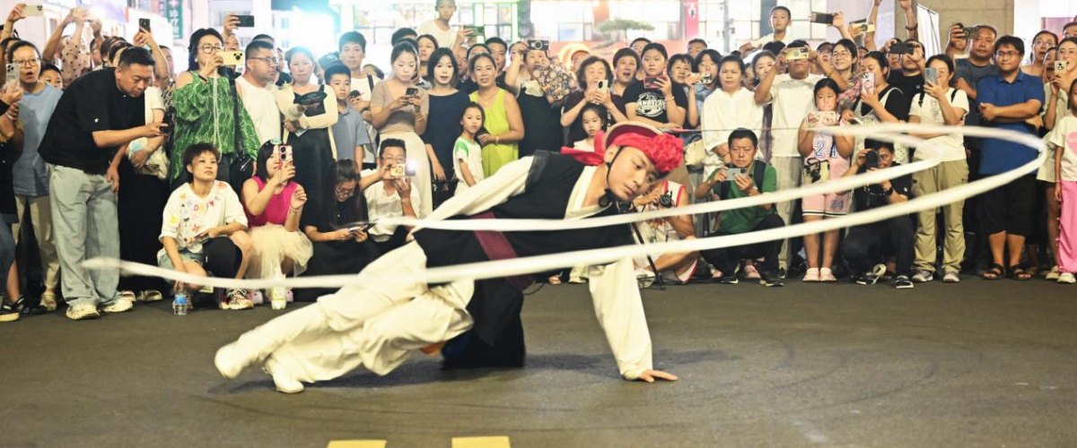 “夏夜遇非遗”燃爆延吉网红弹幕墙 歌舞展演点亮延边之夜_fororder_延吉大图