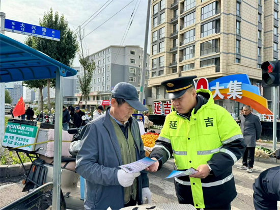 延吉交通执法部门多措并举 贴心服务护航秋收_fororder_吉林交通执法