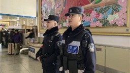 延吉：坚守春运一线 护航平安归途