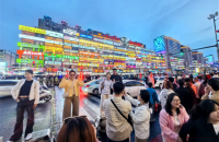 延吉网红墙“五一”掀热潮 引爆城市夜经济