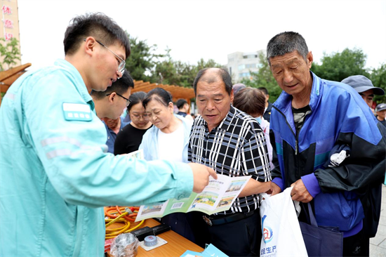 延吉市开展“安全宣传咨询日”活动 筑牢全民安全防线_fororder_图片1