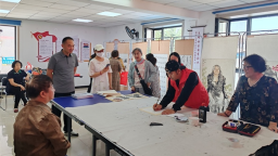 延吉：美术书法摄影作品巡展进社区