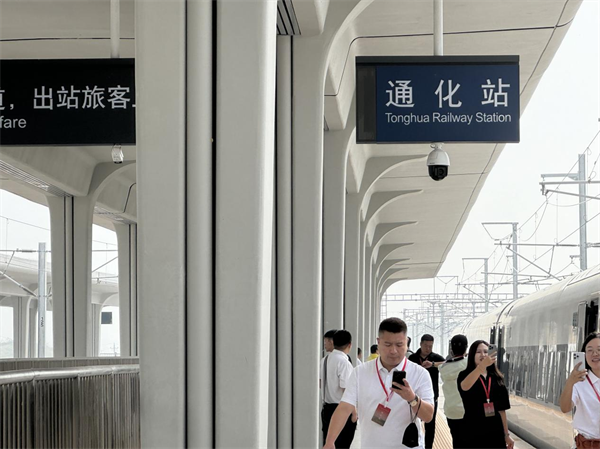 通车倒计时！沈白高铁“热身”试跑 东北交通网加速“飙车”模式_fororder_张琪沈白高铁4
