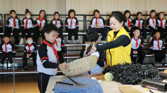 延吉市延新小学举办可触可感的思政课