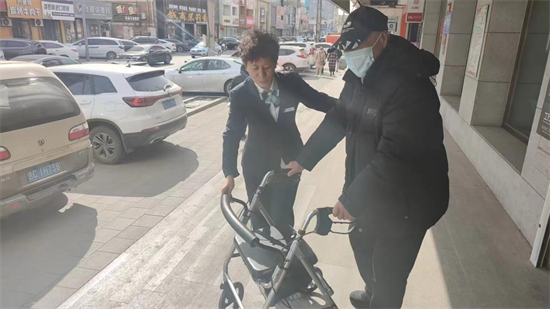 匠心铸就温暖  平凡书写大爱 ——吉林工行“学习雷锋精神 争做时代先锋”_fororder_图片2