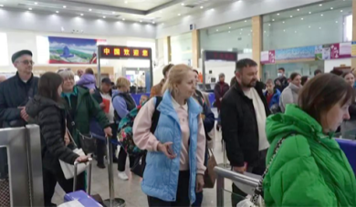 “五一”假期 珲春口岸迎来俄罗斯游客入境高峰