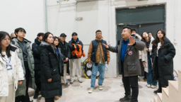 什么？你的老师带你去拍了《老舅》！