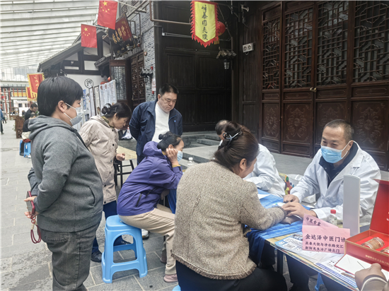 长春巴蜀映巷“首届中医中药康养大集”热闹启幕_fororder_01 (3)