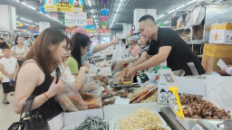 延边特产“飞”向全国 延吉市西市场迎来销售旺季