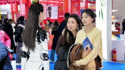 珲春华瑞参业亮相健博会 人参产品花式“出圈”