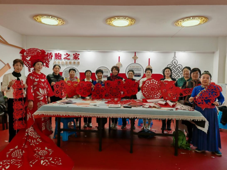 “家门口”的幸福！——多国记者点赞吉林松原社区居民多彩晚年生活