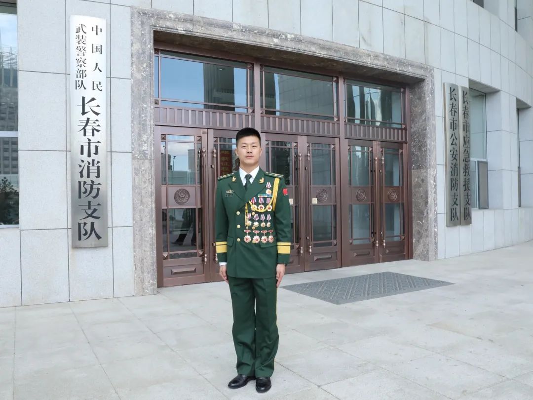 （最美军人专题）中国退役军人丨刘亮：从“橄榄绿”到“火焰蓝”，依然是向险冲锋的战士