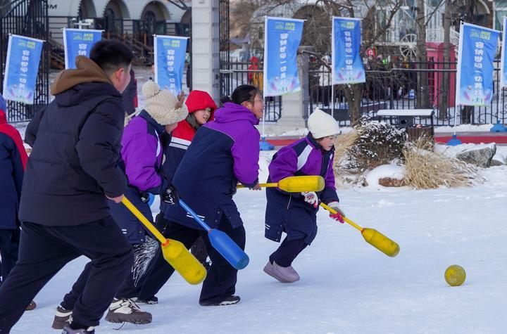 雪地撒欢 热“雪”沸腾——“雪假”让青少年奔赴冰雪运动之约