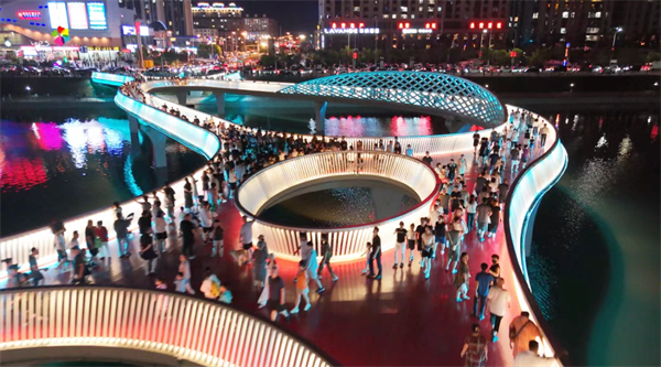 2025延吉消夏夜游季临近收官 五大线路点亮边疆小城夜空_fororder_吉林消夏夜1