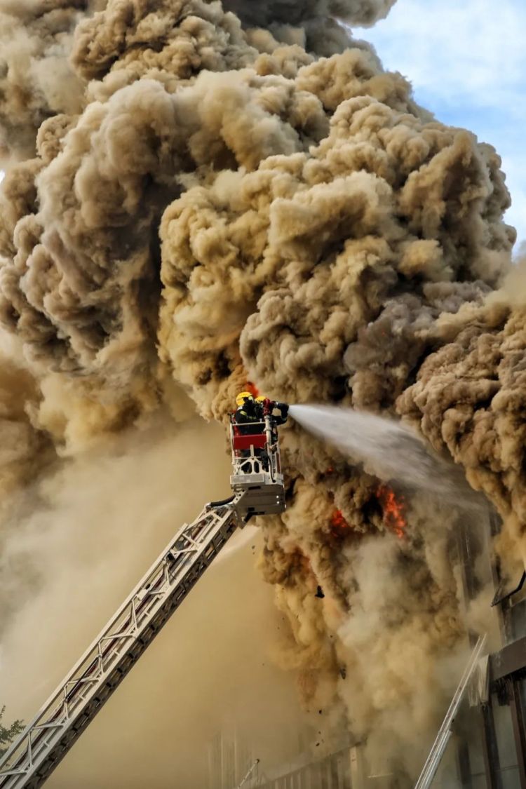 （最美军人专题）中国退役军人丨刘亮：从“橄榄绿”到“火焰蓝”，依然是向险冲锋的战士