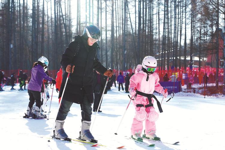 吉林“雪假” 孩子们在冰雪里玩嗨了！