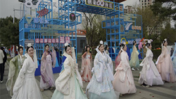图们市开展“百花映界江·春韵满边城”花神巡游活动