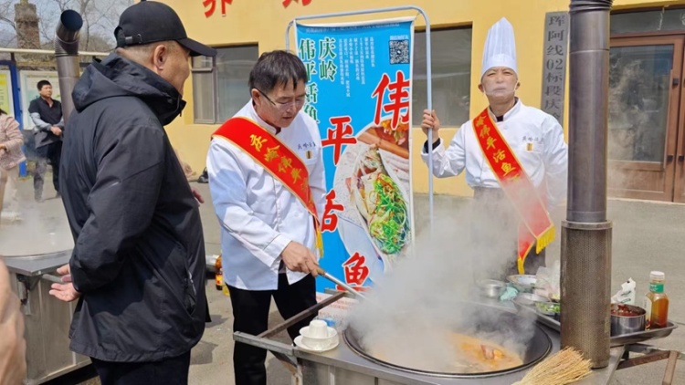 蛟河春日盛景引八方游客