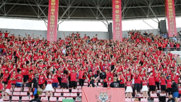 “你好辽宁”“谢谢延边” 延辽球迷赛场互致问候书写“一家亲”
