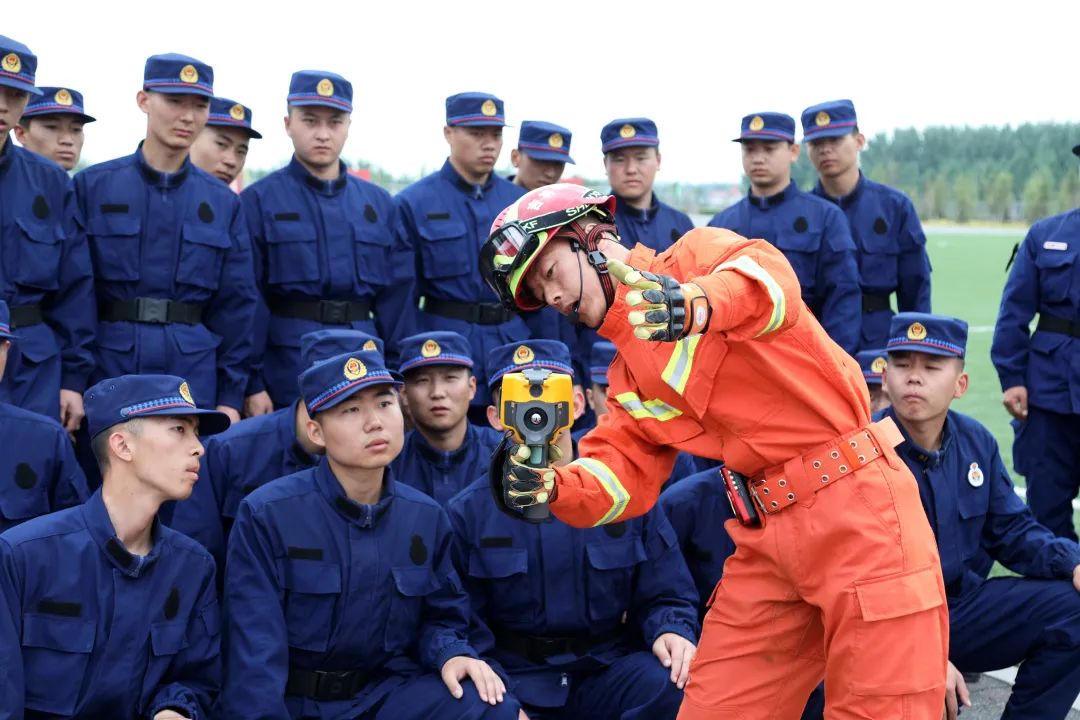 （最美军人专题）中国退役军人丨刘亮：从“橄榄绿”到“火焰蓝”，依然是向险冲锋的战士