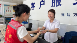 延吉：“秋天的第一杯奶茶”送给一线劳动者