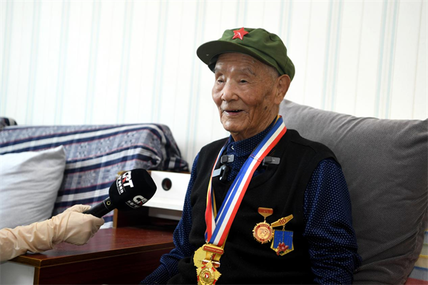 抗战老兵刘庆恩：从战场通讯兵到红色血脉传承者_fororder_吉林老兵刘庆恩2