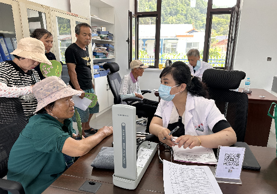 延吉市政协组织开展义诊活动 送医送药进乡村_fororder_图片1