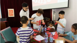 “听故事 学手艺 传文化” 长春汽开区举办暑期非遗剪纸艺术体验活动